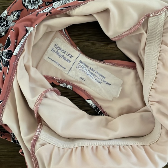 Kona Sol Pink Floral Medium Coverage One Piece Swimsuit Medium NWT - Picture 7 of 7